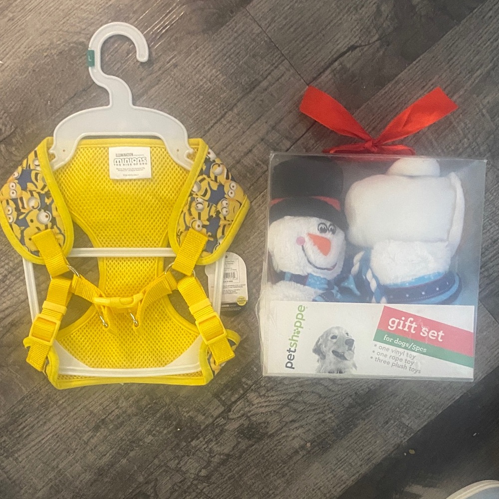 Dog Harness (minions) Cartoon Print+ 5 Toy bundle,M/Lg dog, New